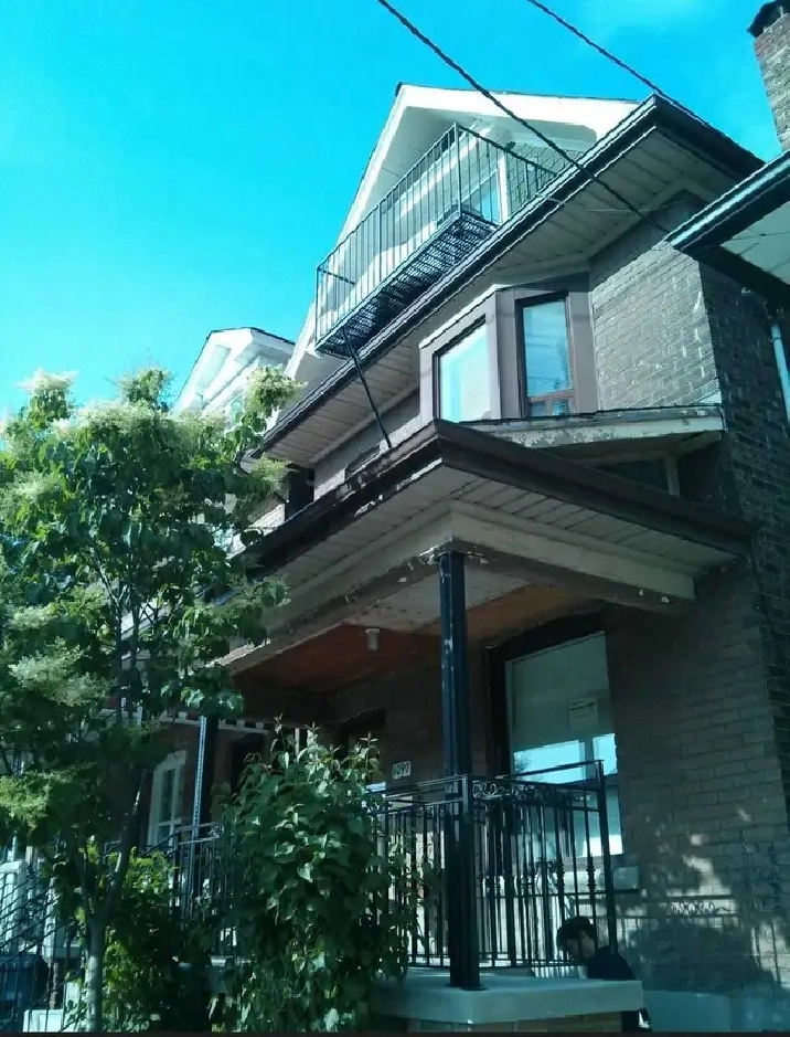 Safe&Cozy Basement Rooms w/ Private Ensuites  3 Min to Dufferin