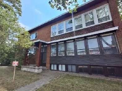 4 1/5 à louer sur Henri Bourassa à Ville St-Laurent.