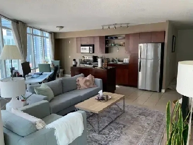 HUGE downtown 750 sq ft 1 Den Condo - Spadina & Front w parking