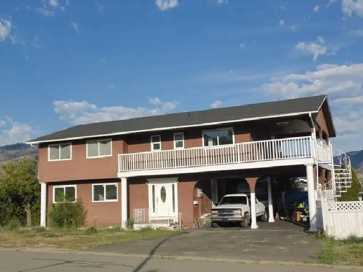 HUGE RENTAL PROPERTY ! PANORAMIC VIEWS! SPACIOUS HOME