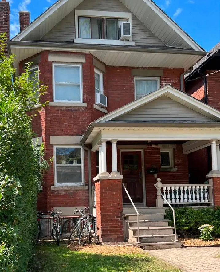 Dufferin Grove Renovated Two Bedroom Apartme