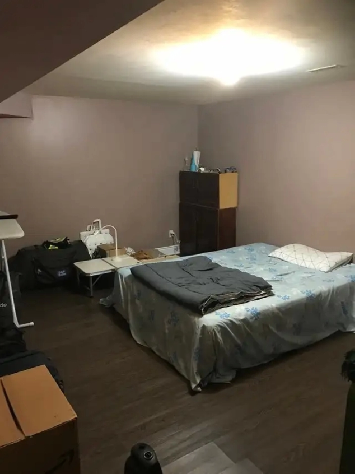 Spacious room for rent in Mississauga