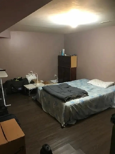 Spacious room for rent in Mississauga