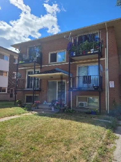 1 ROOM AVAILABLE FOR RENT!$875. AVAILABLE NOW!