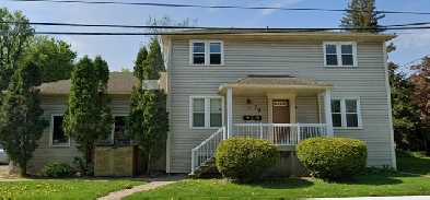 1 room for rent in student house - 10 min walk to Mac- $650