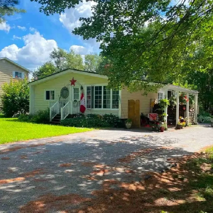 Bright, Quiet Student Space for Rent in Centerville