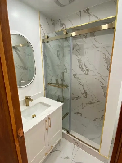 clean/quiet upstairs room near UTM Dundas/Erin Mills Pkwy Sept1