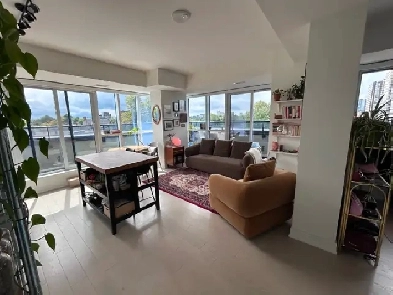 2-bedroom   den 2-bathroom Sandy Hill / ByWard Market