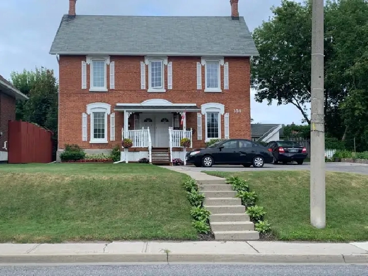 Oshawa Main Floor Legal Bachelor Apt $1499