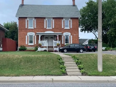 Oshawa Main Floor Legal Bachelor Apt $1499