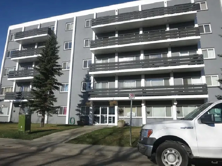 #7361 -1 Bed/1 Bath Condo $1450 Available Oct 1st  H/W incl.