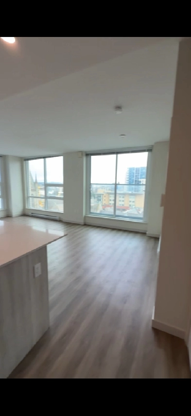 Room Available – 2 Bed/2 Bath at The Beacon, 1400 Quadra St (Dow
