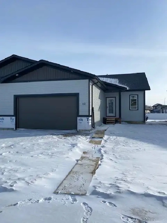 Beautiful Duplex with Double Attached Garage in Blackfalds