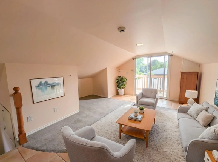 977 Parkhill Ave, Burlington - All Inclusive 1 Bed Upper Unit