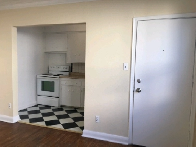 $1450 - 2 bedrooms apt, big roof patio - water heat included