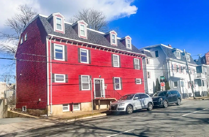 TWO-LEVEL APARTMENT ACROSS FROM HALIFAX COMMONS - 5813 CUNARD ST