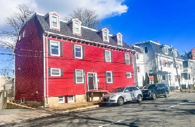 TWO-LEVEL APARTMENT ACROSS FROM HALIFAX COMMONS - 5813 CUNARD ST