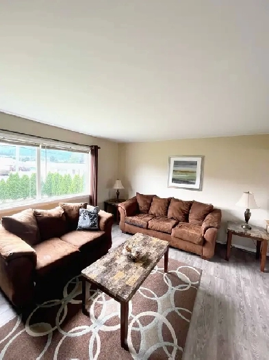 3-Bedroom 1-Bathroom l 10 Little Wedeene Street l Townhouse