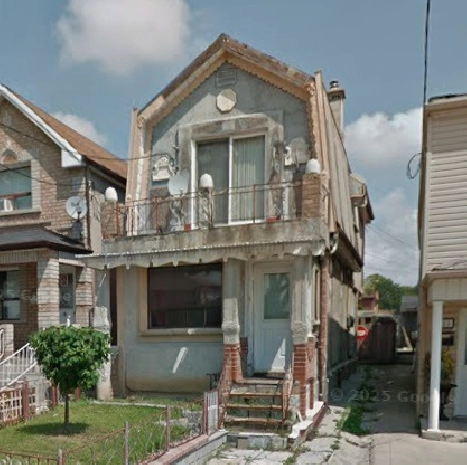 TORONTO DETACHED INVESTMENT OPPORTUNITY — APPROX. $525,000 OB