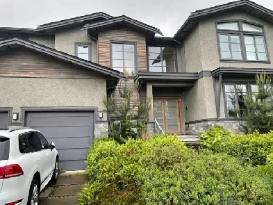 Bright & Spacious Room   Private Bath in North Burnaby $1,175