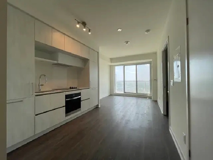 RICHMOND HILL: Brand New 1 Den/2Baths Condo For Rent w/PRKG