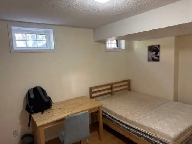 room for rent at York university village