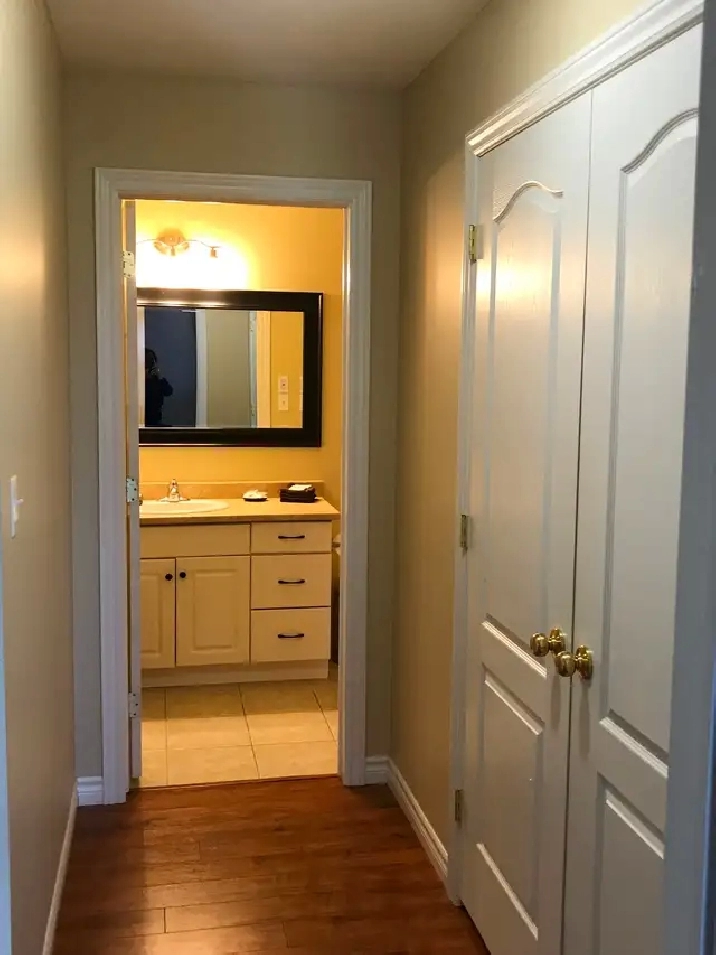 Quiet 2 bedroom unit with washer and dryer for October 1st