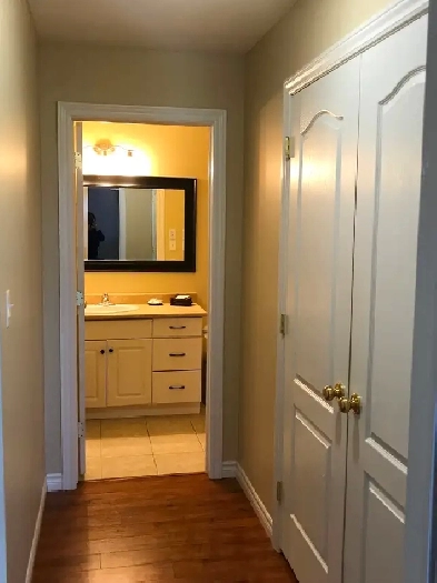 Quiet 2 bedroom unit with washer and dryer for October 1st