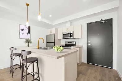 LUXURY 2 Bedroom Apartment! With Fitness Centre!