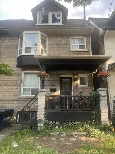 Renovated 2-Bed, 1 Bath Main Floor Apartment - Parkdale