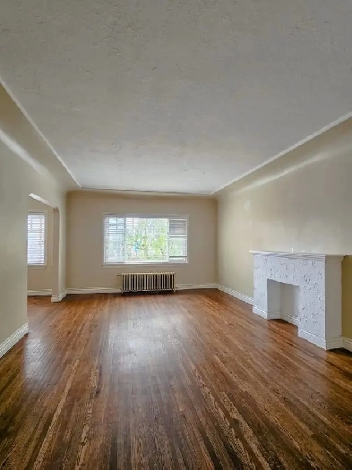 ALL-INCLUSIVE Pet-friendly 2-Bed, 1-Bath Apartment – Point Grey/