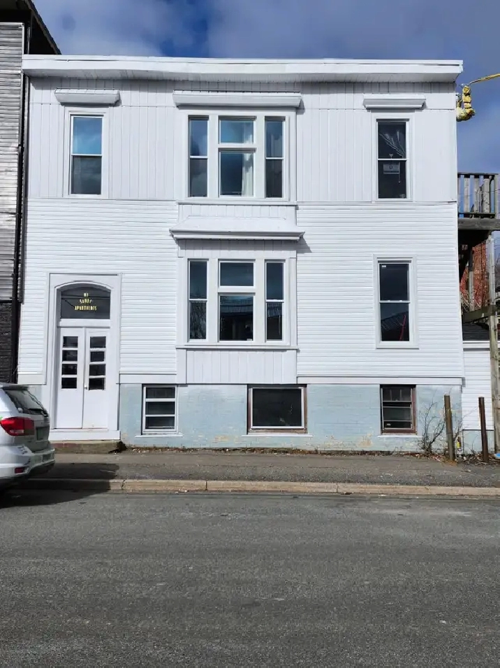 93 St. James #2 - Bright 2BR Uptown, H/L included