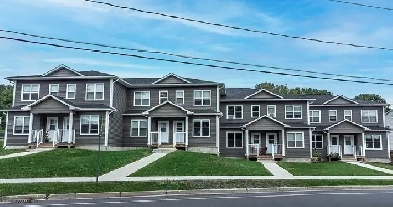 4-771 MacLaren Ave., Northside 2 bed/3 bath, Avail Dec.1