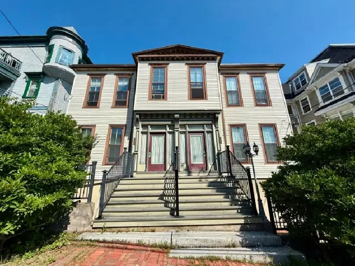 Very large 3bdrm apt on South St, HFX