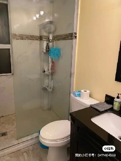 Cozy room in eastyork available from Aug 26th,single/couple