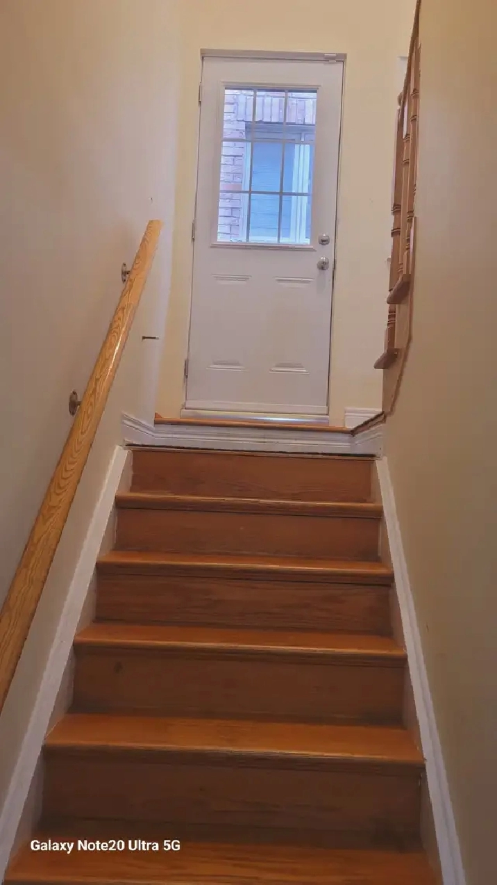 FULLY FURNISHED 1 BEDROOM in LEGAL BASEMENT APARTMENT.
