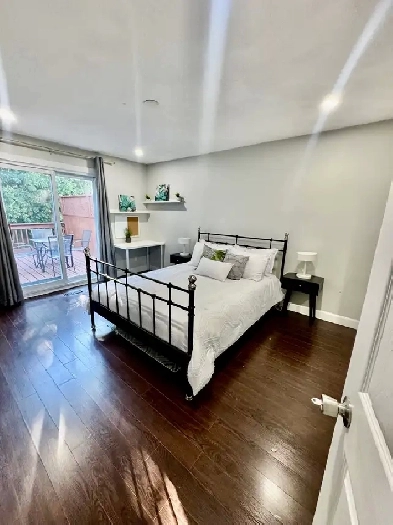 Beautiful Furnished Room for Rent – Whitby (Brock & Manning)