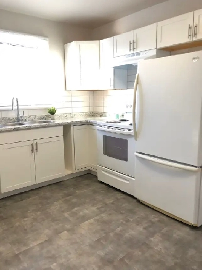 Large cozy 2 bedroom upper unit in West Kildonan