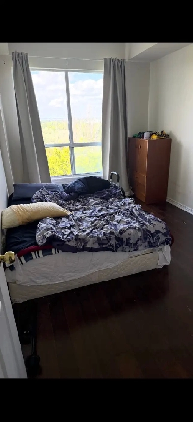 I’m looking for a roommate