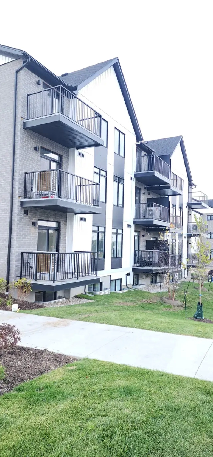 Main-floor corner unit for rent