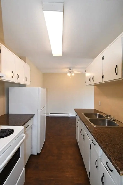 2-Bedroom 1-Bathroom l 301-4280 Quentin Avenue l Apartment