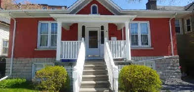 Renovated Heritage Living: Fully Furnished Downtown Apt