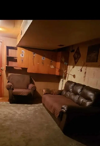 Bedroom with private living area/bathroom for rent