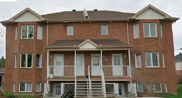 Quiet,spacious 2bedroom apt in plateau with appliances Sept 1st