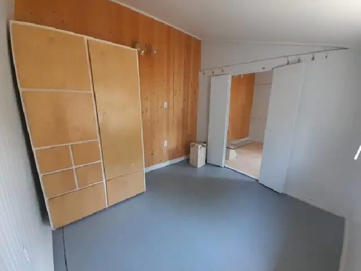 Small 1 BDRM Bachelor Apmt Near Sutton, ON