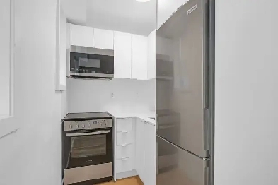 Renovated bachelor, St. Clair and Yonge - ID 1745
