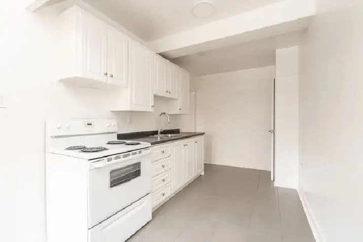 renovated two bedroom - ID 4684
