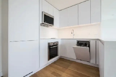 Renovated one bedroom plus den, Oxton and Oriole - ID 622