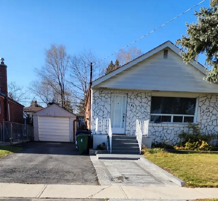 Short-Term House main floor Rental – 4 Months (Scarborough)