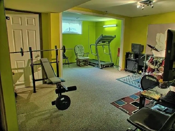 1-Bedroom Basement Unit for Rent – Private Entrance